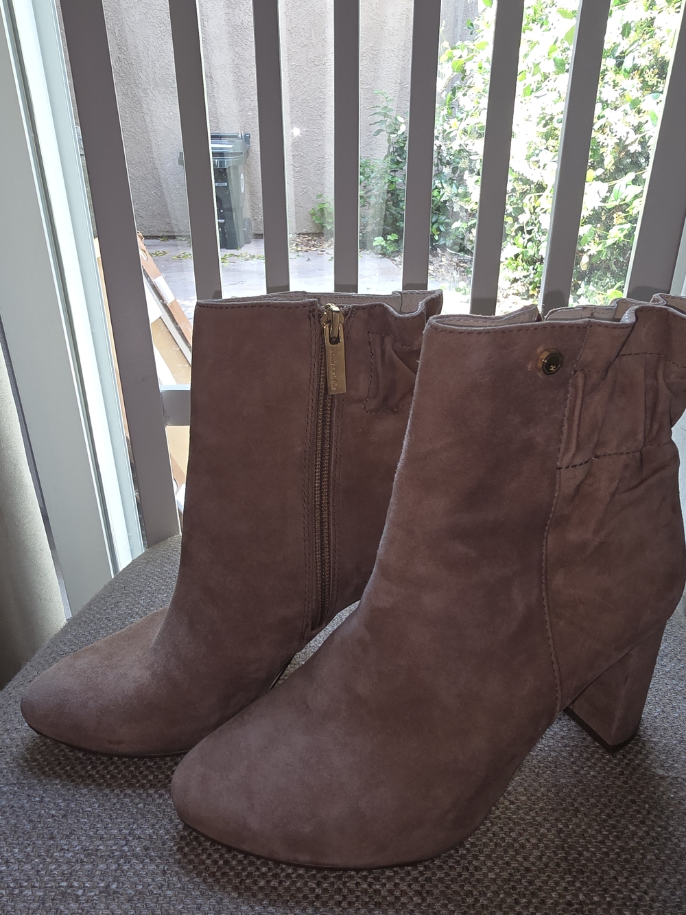 Louise et Cie Shayna Suede Block Heel Booties 
Size 6/ 36.5